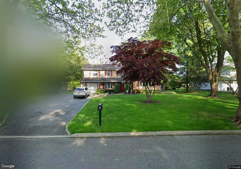 36 Delmar Ln, ComMacK, NY 11725 - photo 1