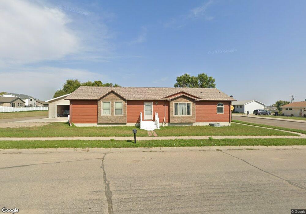 610 26th St W, Williston, ND 58801 - photo 1