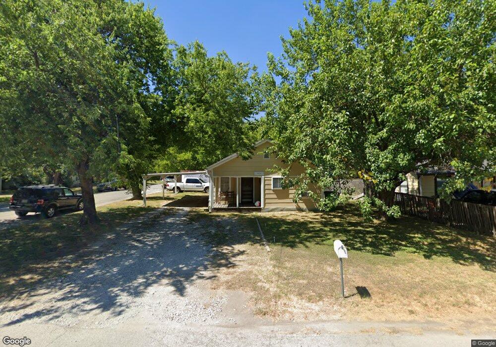 1401 Hemming St, Gainesville, TX 76240 - photo 1