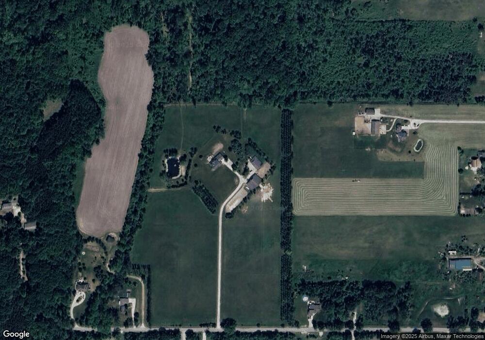 2829 E Siebert Rd, Midland, MI 48642 - photo 1