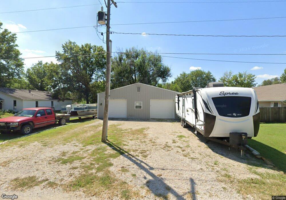 705 S Grove St, Yates Center, KS 66783 - photo 1