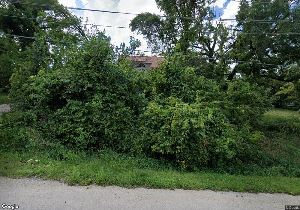 805 Valley View Dr, Cedar Rapids, IA 52403 - photo 1