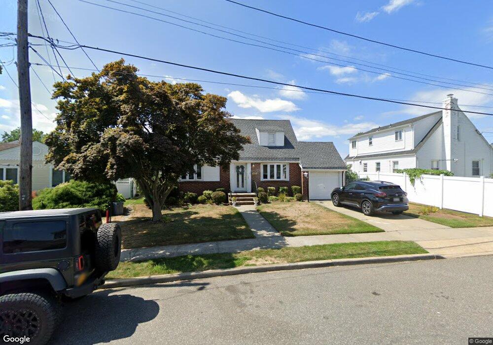 581 Roy St, West Hempstead, NY 11552 - photo 1