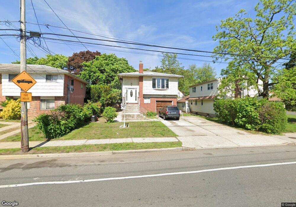 846 Woodfield Rd, West Hempstead, NY 11552 - photo 1