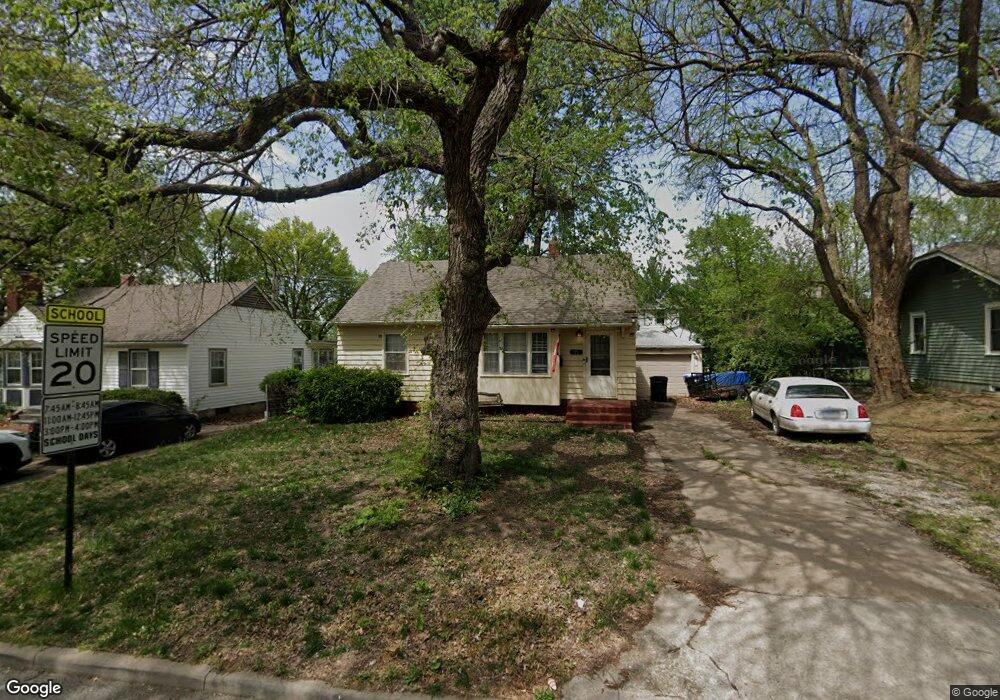 2218 SW Kenilworth Ct, Topeka, KS 66606 - photo 1