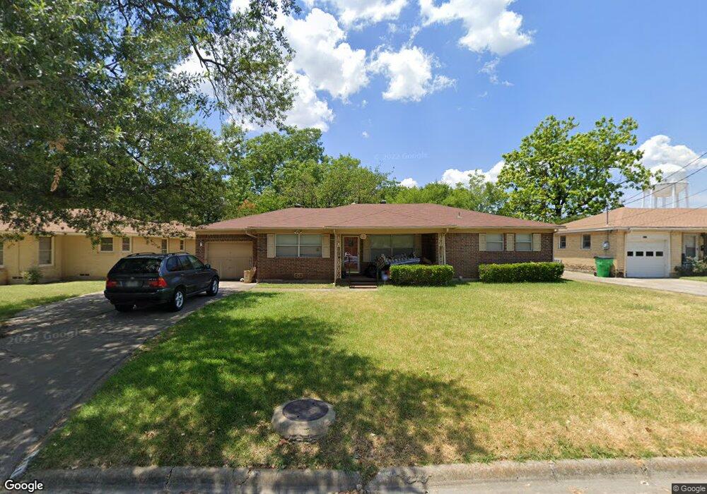 1311 Whaley Dr, Gainesville, TX 76240 - photo 1