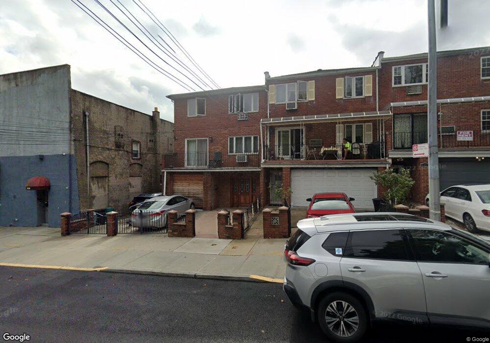 20-33 38 Th St unit 3, New York City, NY 11105 - photo 1