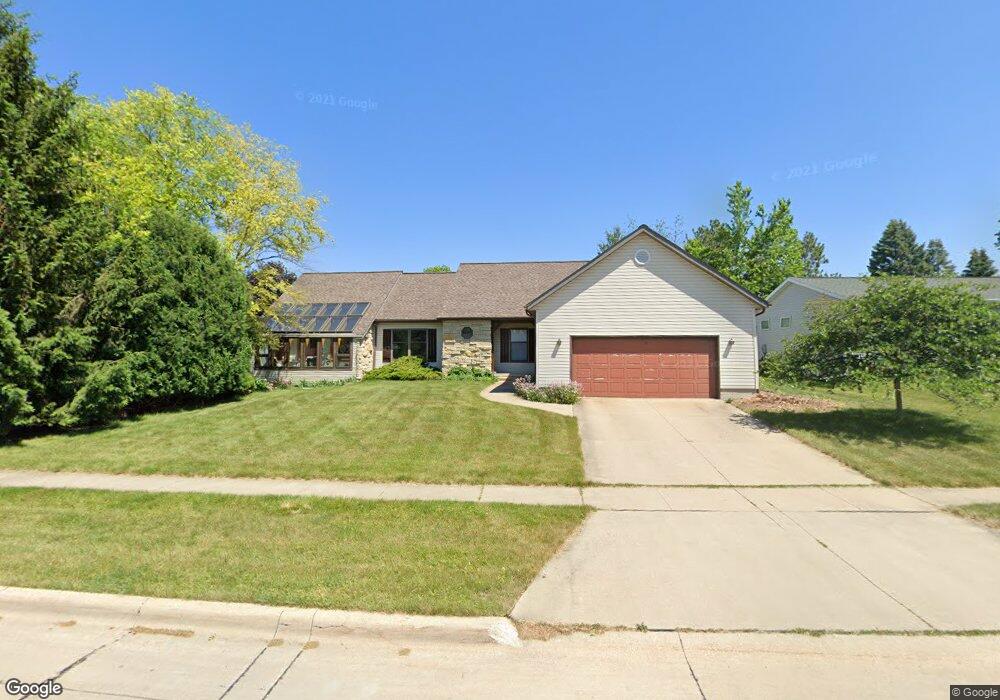 2221 W 8th St, Cedar Falls, IA 50613 - photo 1