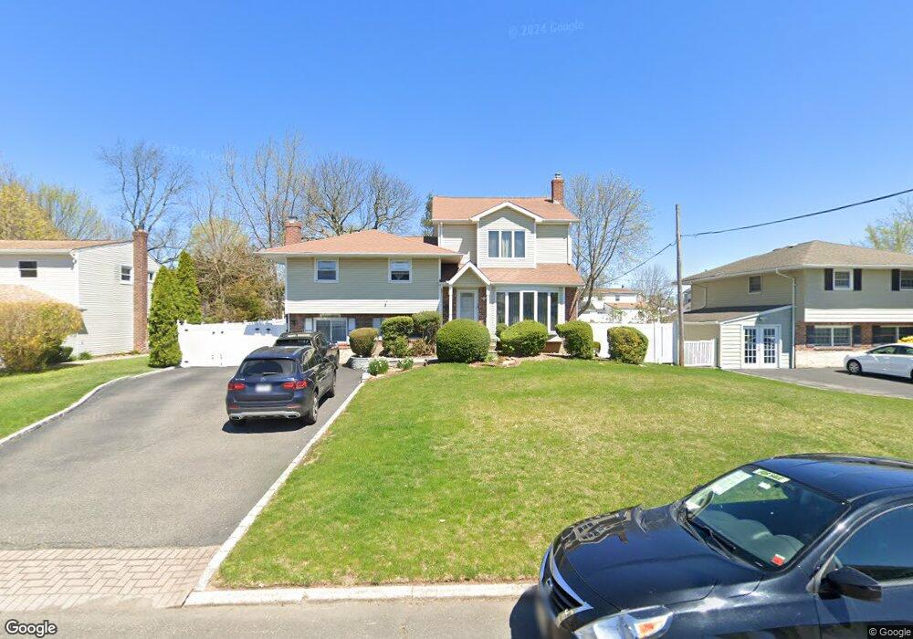 17 Fern Dr, ComMacK, NY 11725 - photo 1