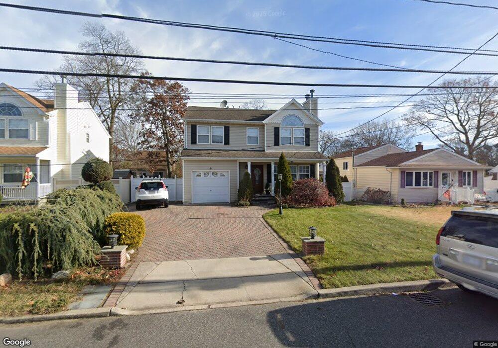 152 Beachview St, Copiague, NY 11726 - photo 1