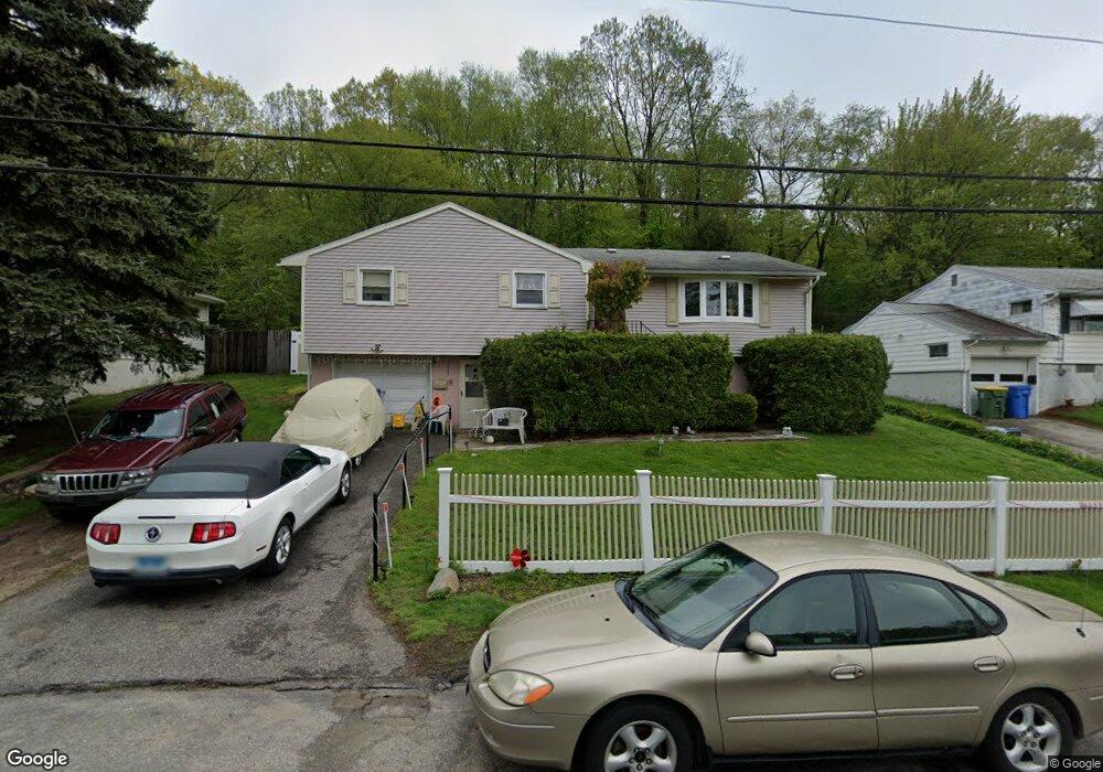 119 Newport Dr, Waterbury, CT 06705 - photo 1