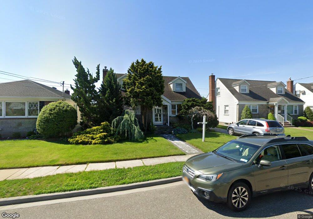 115 Dow Ave, Mineola, NY 11501 - photo 1