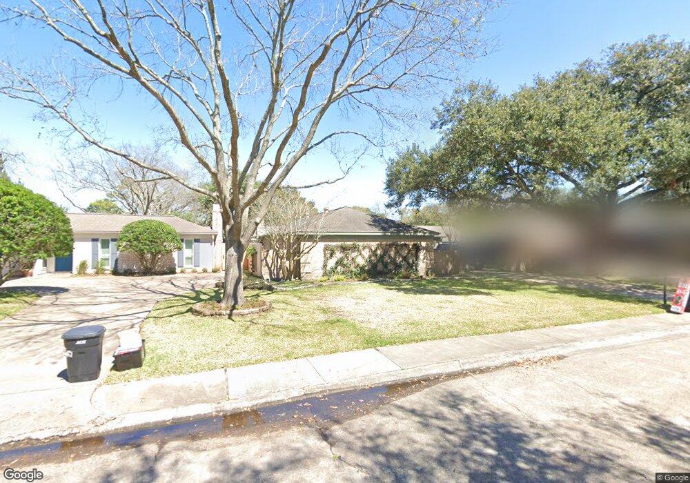 10018 Locke Ln, Houston, TX 77042 - photo 1