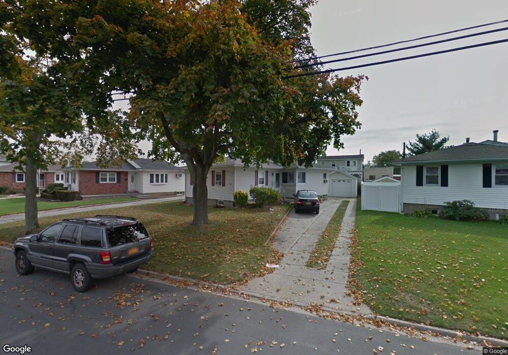 423 7th St, West Babylon, NY 11704 - photo 1