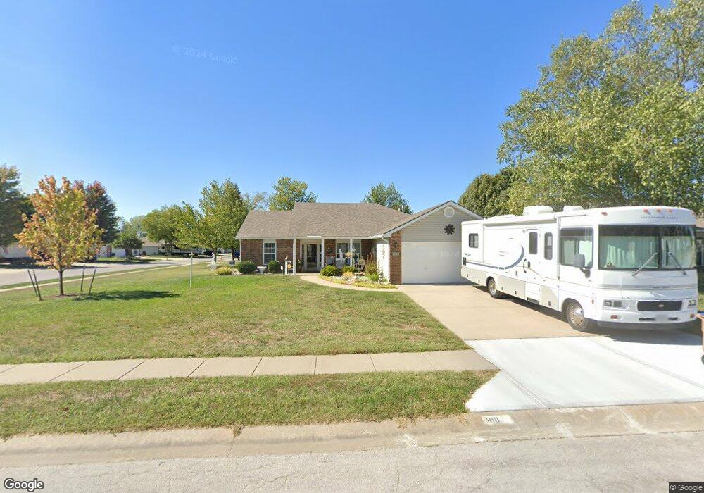 818 Cypress Ct, Raymore, MO 64083 - photo 1