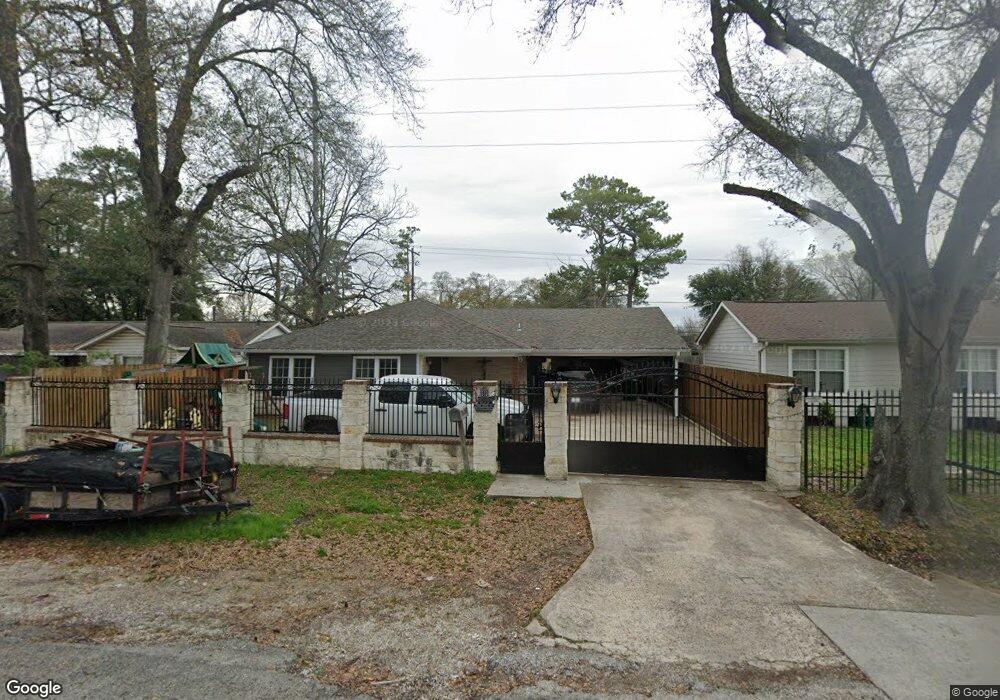 513 Twin Oaks St, Houston, TX 77076 - photo 1