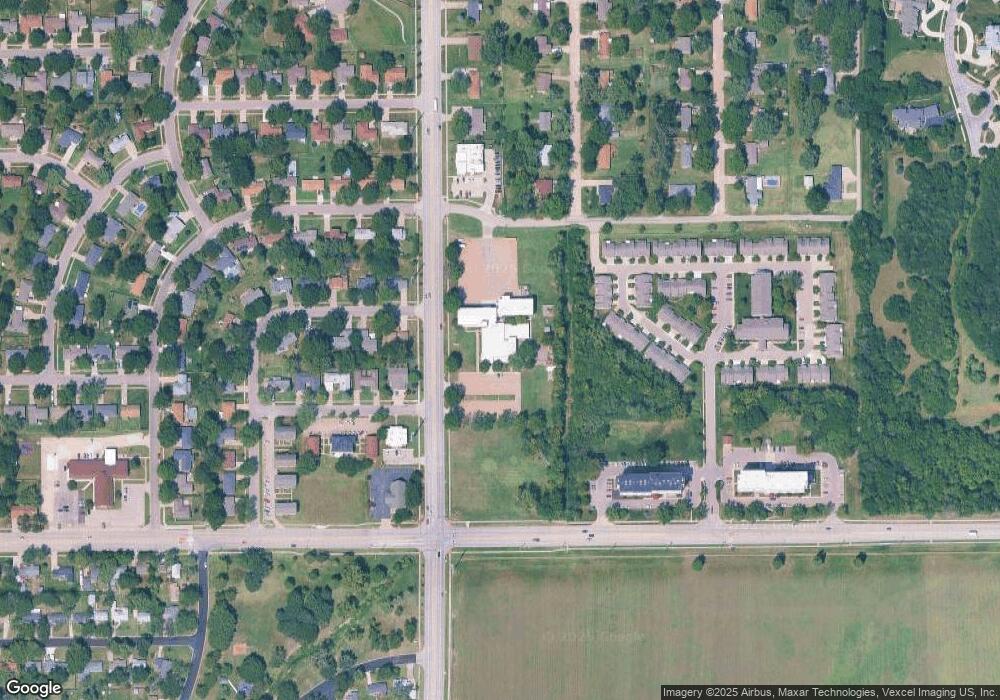 1234 SW Fairlawn Rd, Topeka, KS 66604 - photo 1