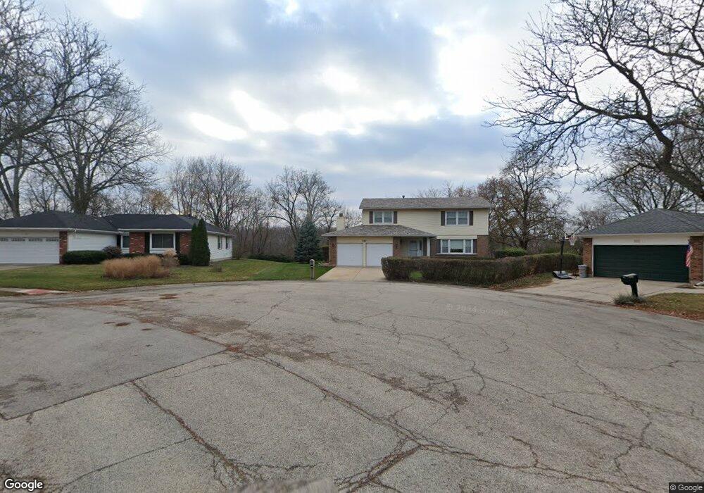 510 Forest Cir, Algonquin, IL 60102 - photo 1