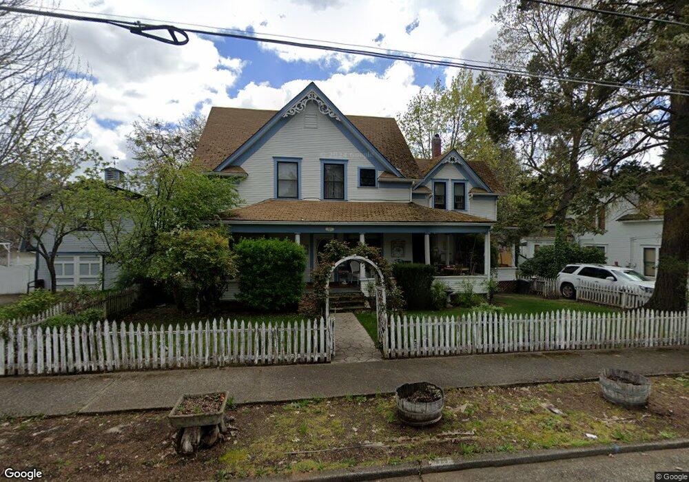 829 NW 5th St, Grants Pass, OR 97526 - photo 1