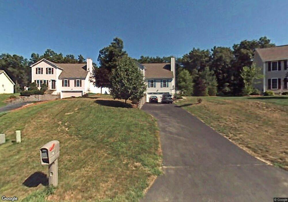 8 Dunbarton Dr, MerriMacK, NH 03054 - photo 1