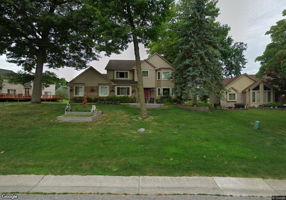 4927 W Pond Cir, West Bloomfield, MI 48323 - photo 1