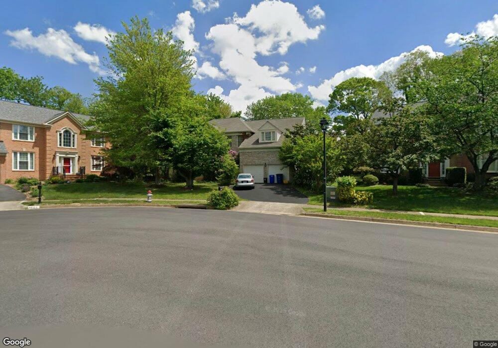 1903 Kentsdale Ln, Vienna, VA 22182 - photo 1