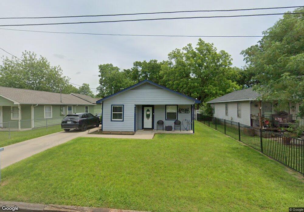906 Trinity St, Cleburne, TX 76031 - photo 1