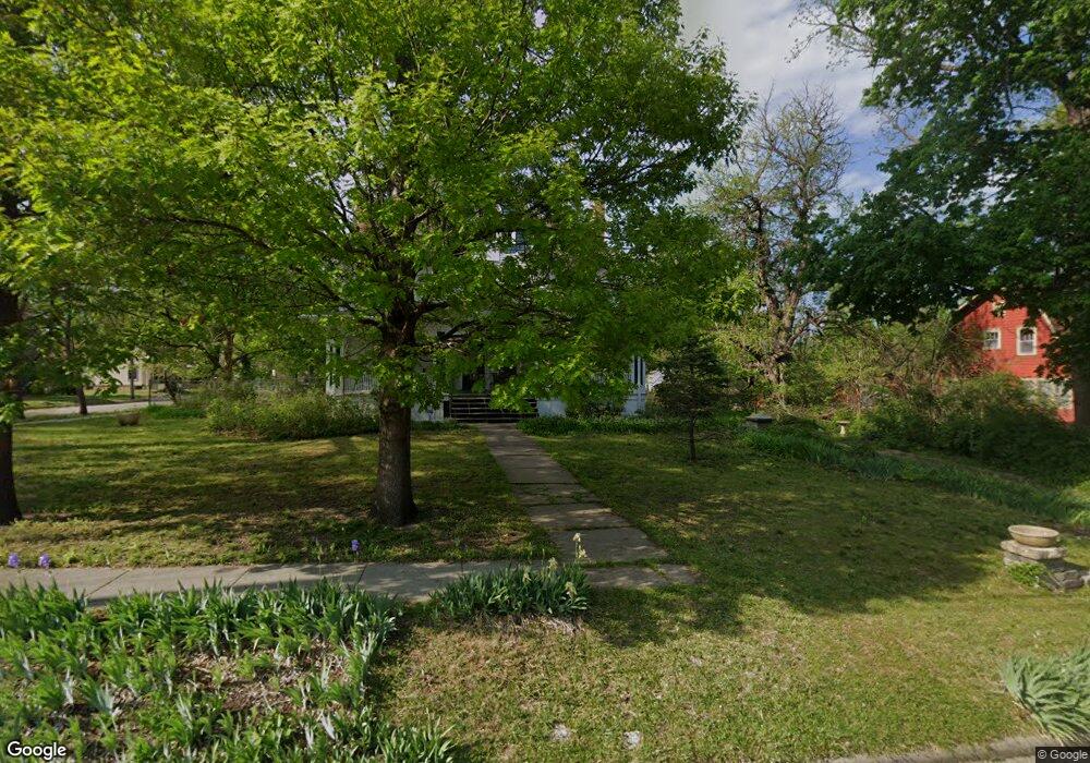 2114 SW 2nd St, Topeka, KS 66606 - photo 1