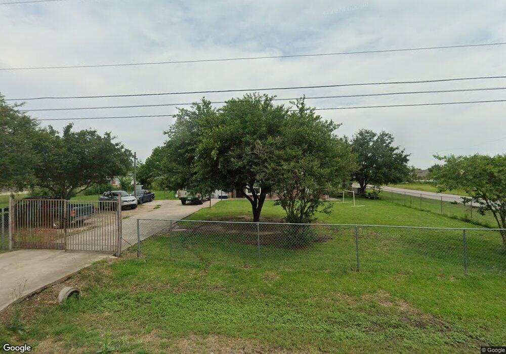572 Cline Dr, Alvin, TX 77511 - photo 1