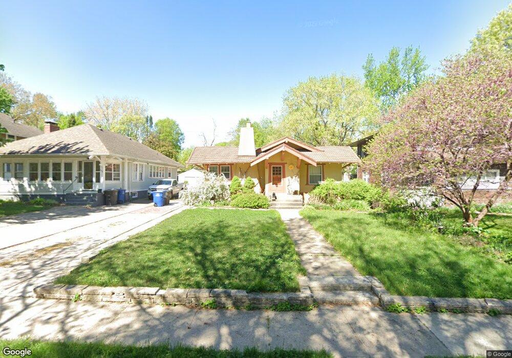 1074 45th St, Des Moines, IA 50311 - photo 1