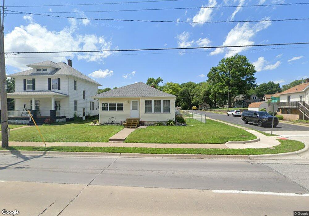 1230 N Division St, Davenport, IA 52804 - photo 1