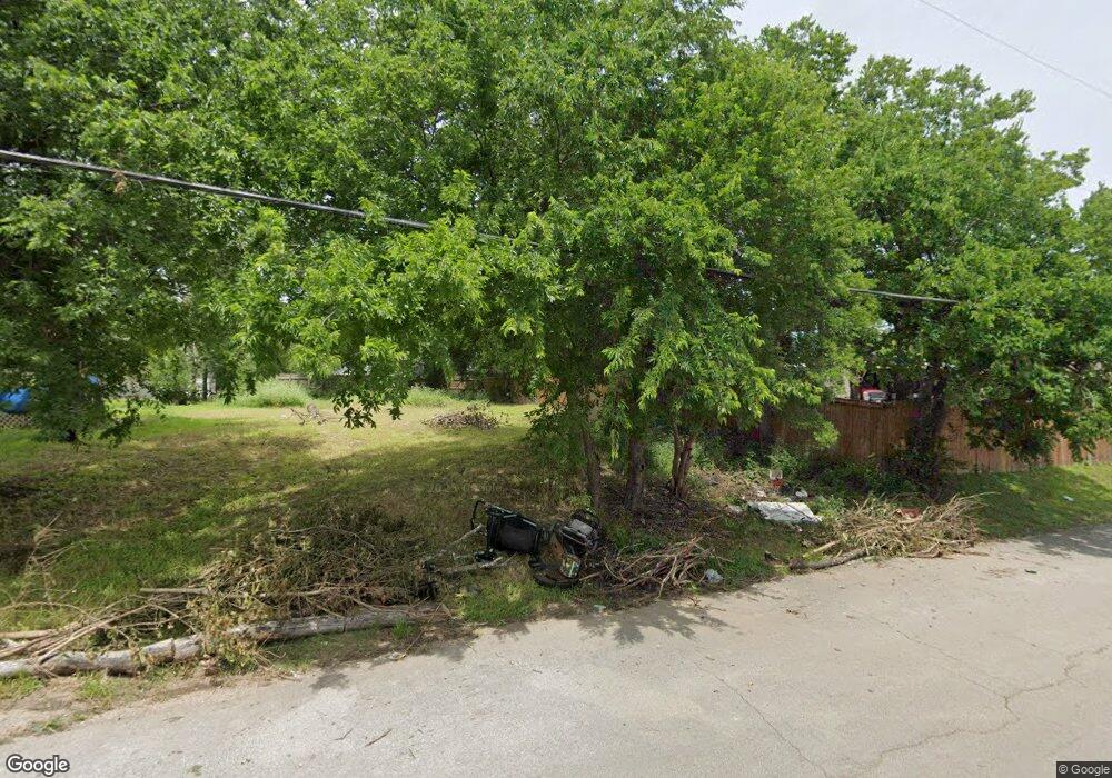 709 E Willingham St, Cleburne, TX 76031 - photo 1