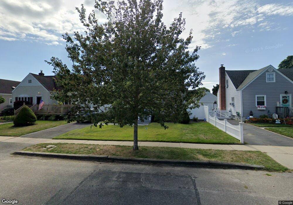 119 Venetian Blvd, Lindenhurst, NY 11757 - photo 1