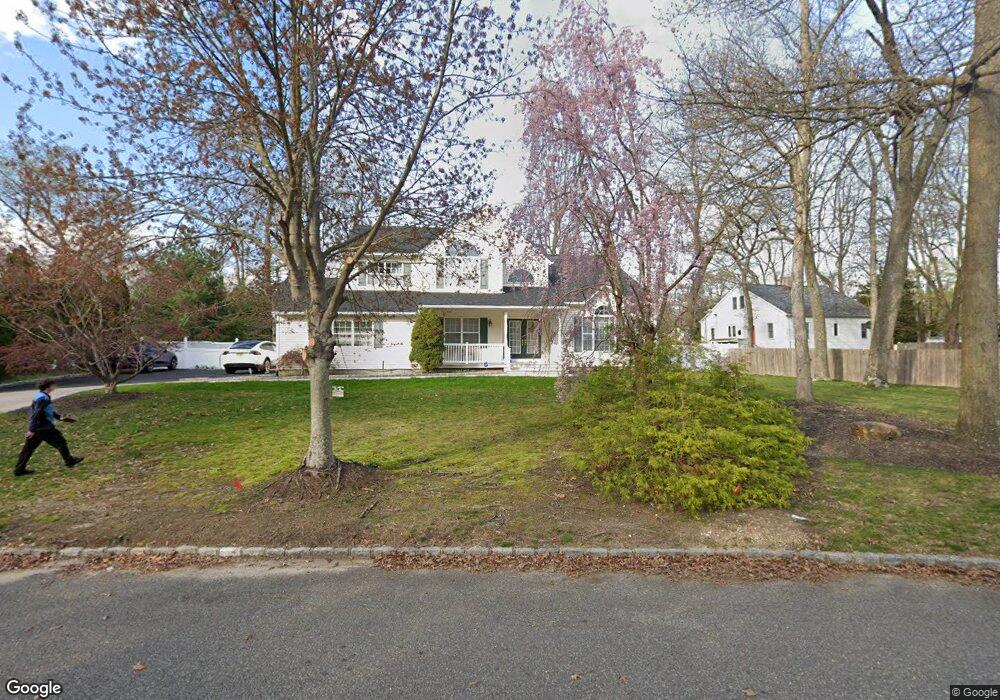 23 Weeping Cherry Ln, ComMacK, NY 11725 - photo 1
