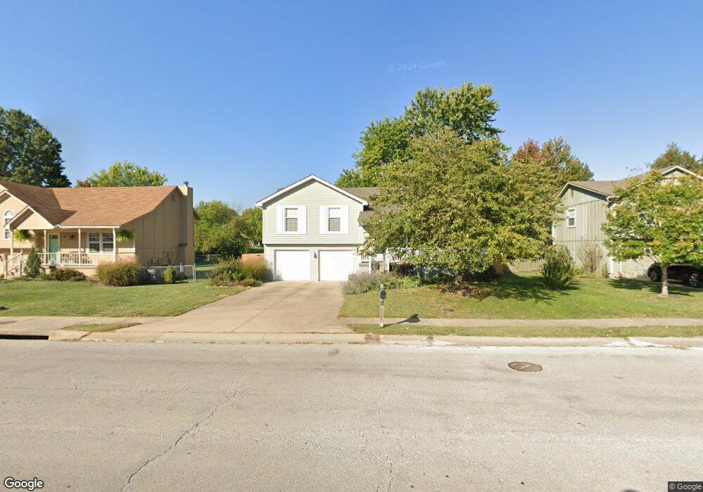 106 N Huntsman Blvd, Raymore, MO 64083 - photo 1