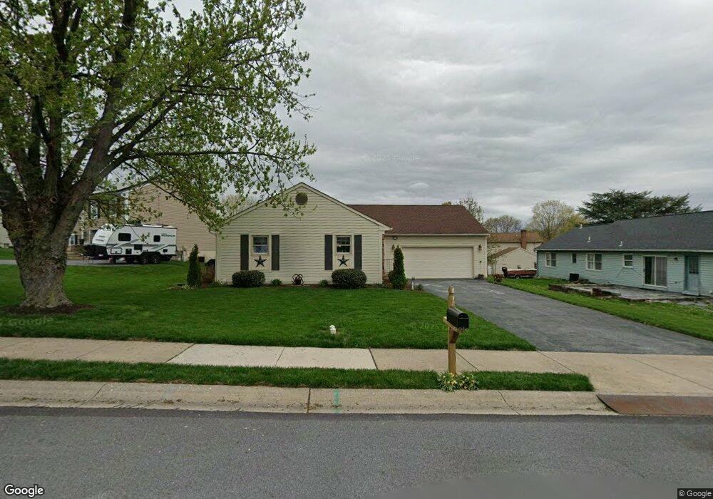 303 Cottonwood Ln, New Holland, PA 17557 - photo 1