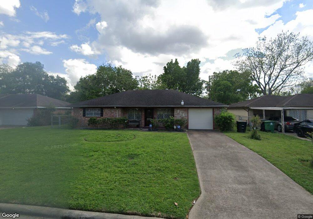 214 Weatherly Way, Houston, TX 77022 - photo 1