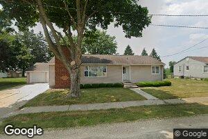 206 S 5th Ave, Forreston, IL 61030