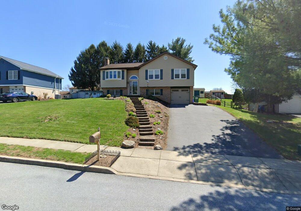 1030 Hickory Ln, Reading, PA 19606 - photo 1