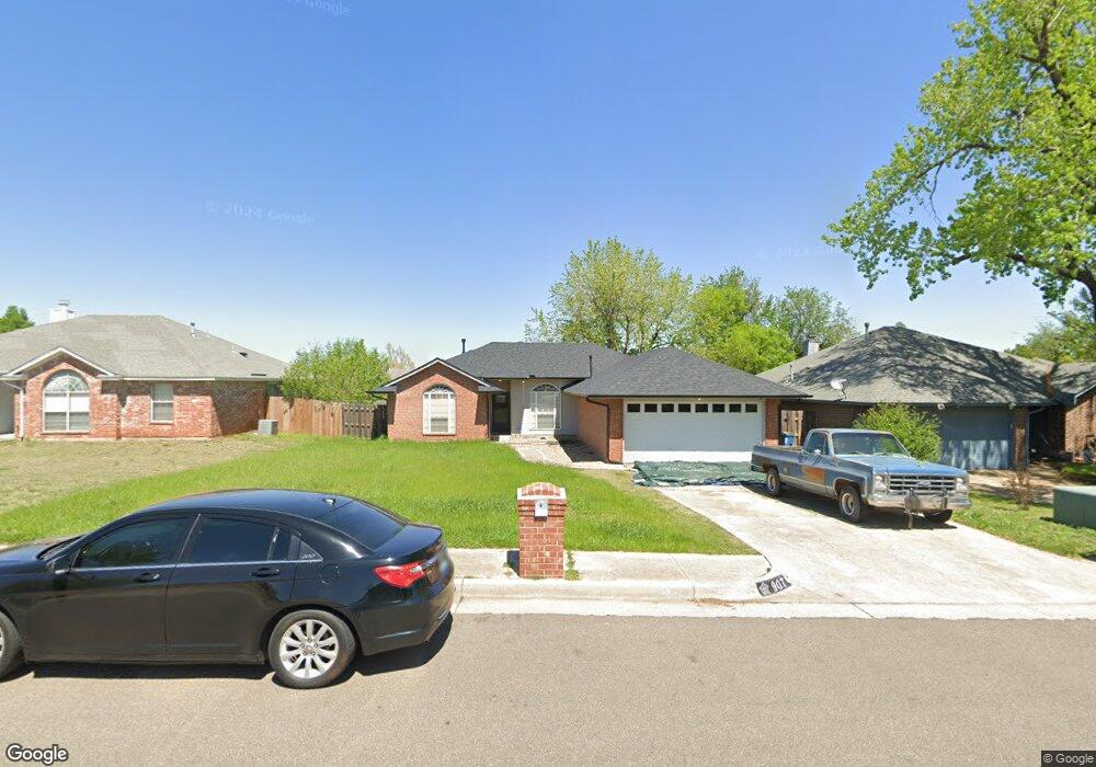 907 Queens Cir, Edmond, OK 73034 - photo 1