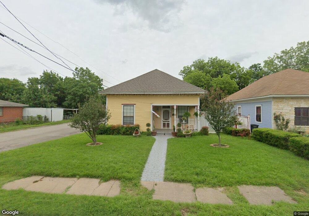 720 N Robinson St, Cleburne, TX 76031 - photo 1