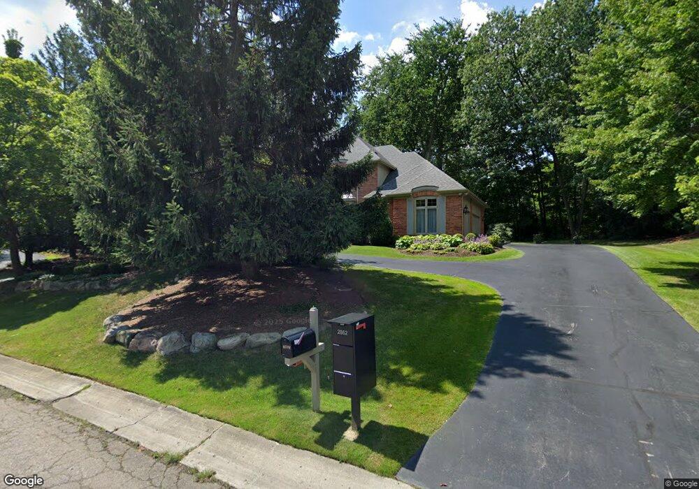 2862 Meadowood Ln, Bloomfield Hills, MI 48302 - photo 1