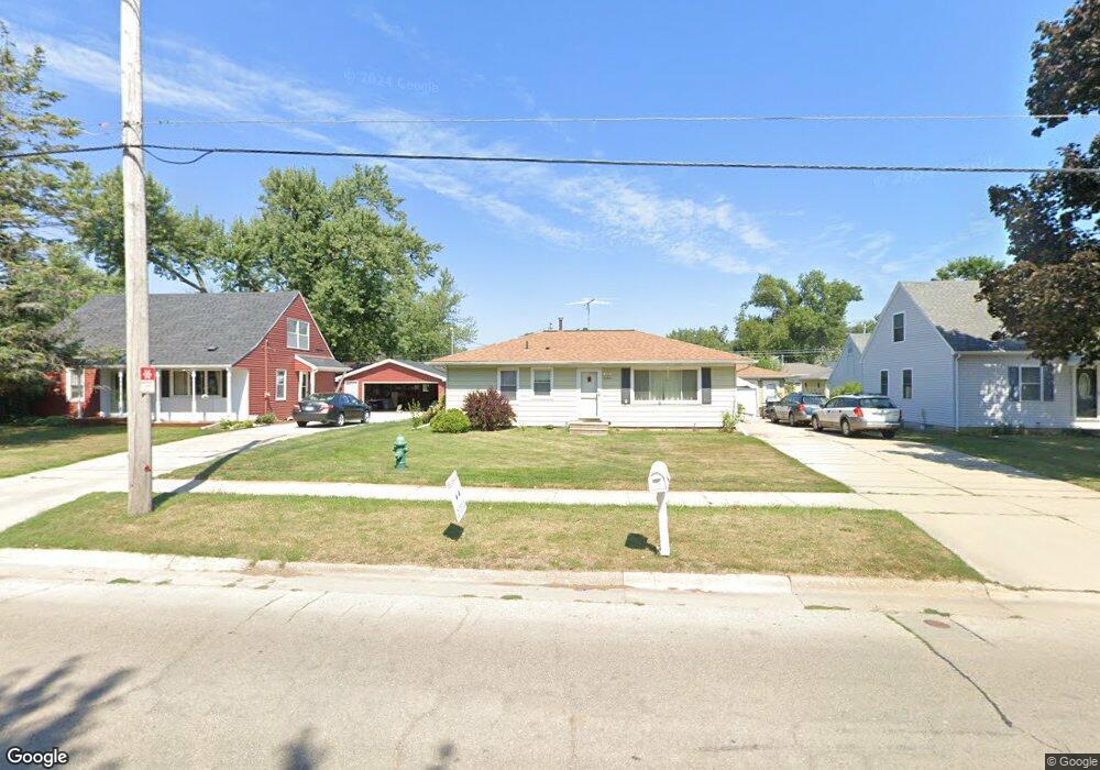 2724 E Ave NW, Cedar Rapids, IA 52405 - photo 1