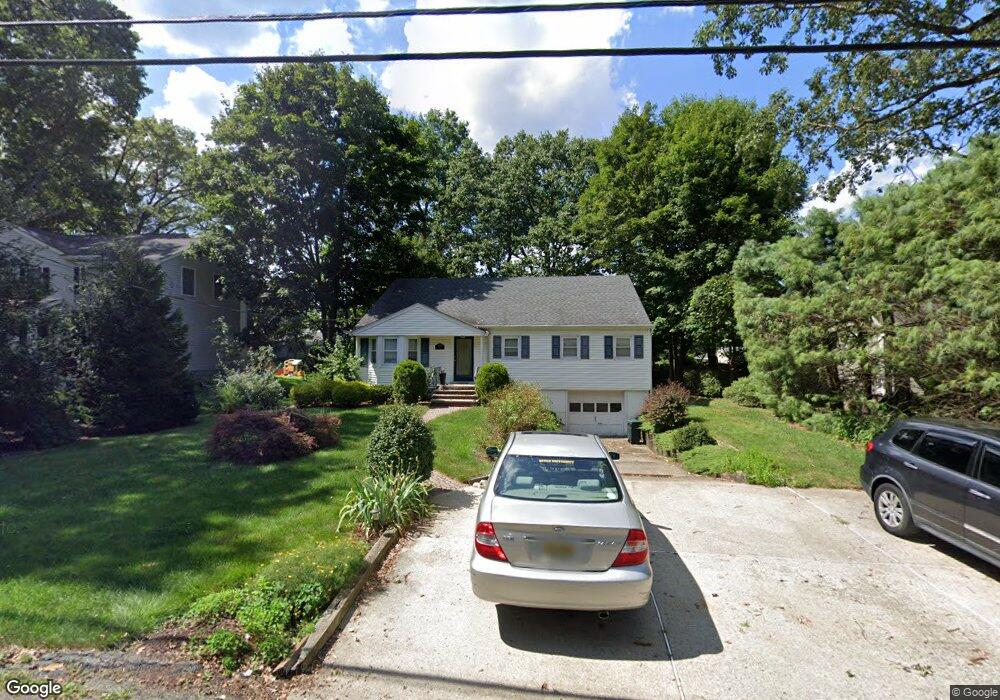 985 Crystal Lake Terrace, Franklin Lakes, NJ 07417 - photo 1