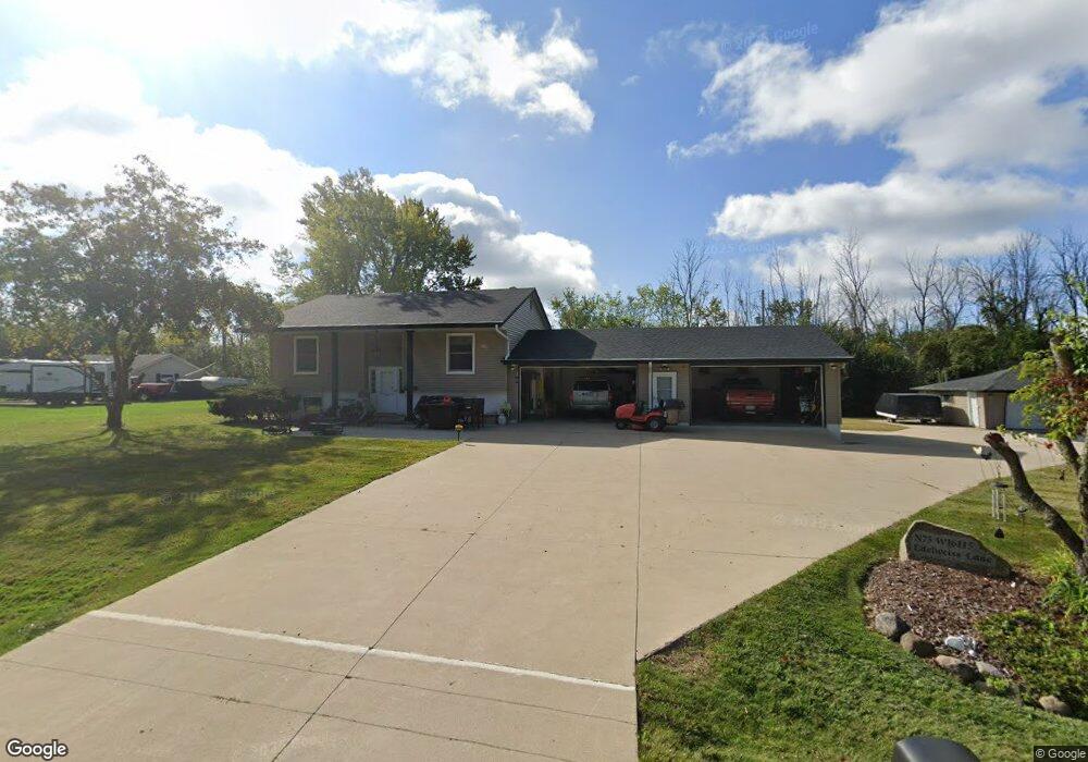 N73W16115 Edelweiss Ln, Menomonee Falls, WI 53051 - photo 1