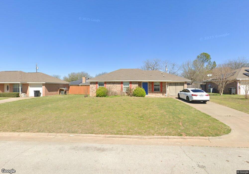 1110 Lynnwood Ct, Cleburne, TX 76033 - photo 1