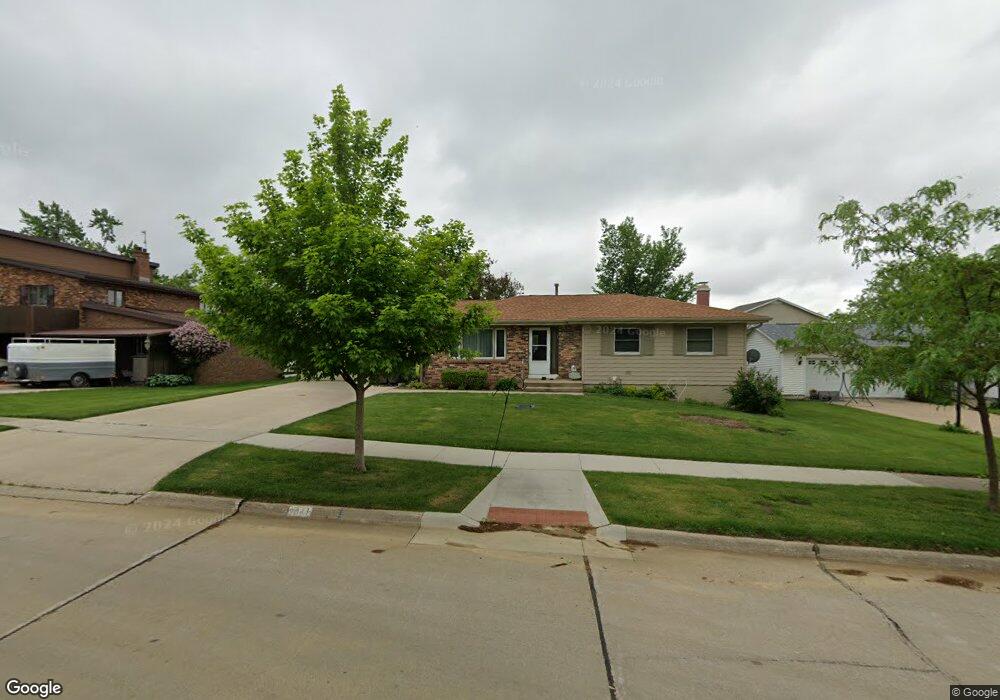 3011 Van Buren Dr SW, Cedar Rapids, IA 52404 - photo 1