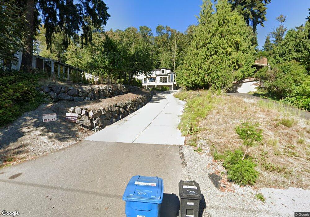 8246 W Mercer Way, Mercer Island, WA 98040 - photo 1