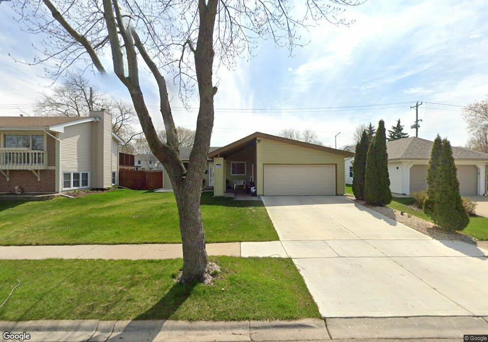 1938 Ashwood Ln, Aurora, IL 60506 - photo 1