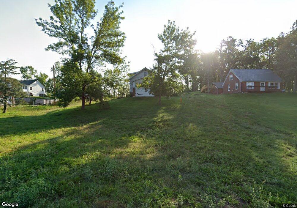 2927 Woodland Dr SW, Cedar Rapids, IA 52404 - photo 1